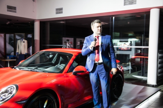 Новый Porsche 911 за долю секунды доставит из зимы в лето! 