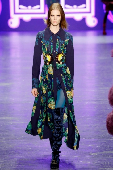  Anna Sui. Стильные плащи на весну 2016