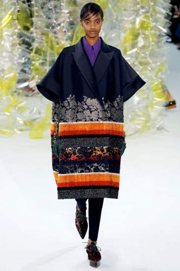 Delpozo. Стильные плащи на весну 2016