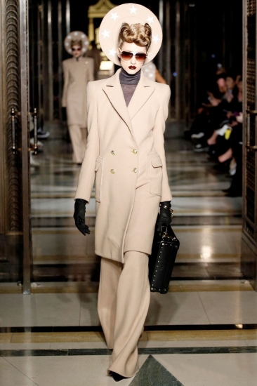 Gareth Pugh. Стильные плащи на весну 2016