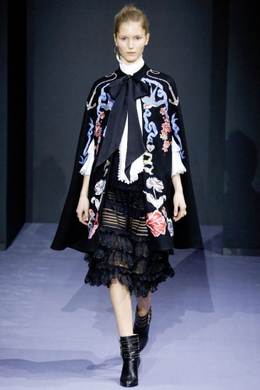 Temperley London. Стильные плащи на весну 2016