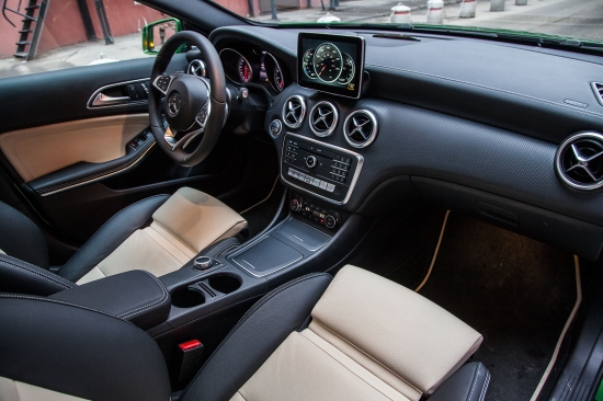 Mercedes-Benz A-Class 220 4MATIC. Андрей Цветков и Надежда Вавржина тестируют новый автомобиль 2016 г.
