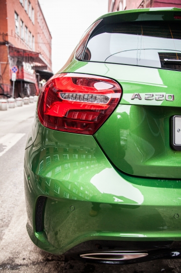 Mercedes-Benz A-Class 220 4MATIC. Андрей Цветков и Надежда Вавржина тестируют новый автомобиль 2016 г.