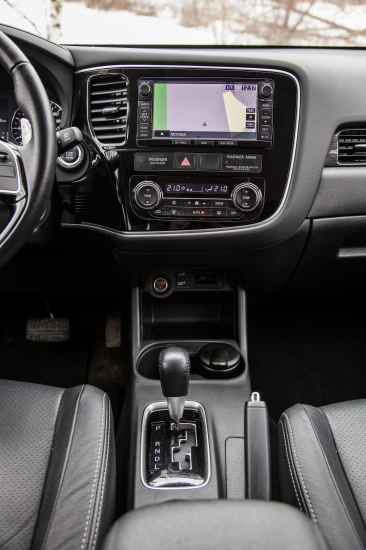 Новый Mitsubishi Outlander 2016 с участием Дмитрия Нестерова – наш эксклюзивный тест-драйв