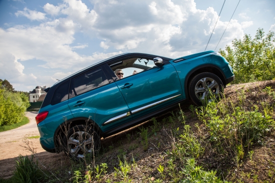 Новый Suzuki Vitara тестирует бразильская певица Gabriella