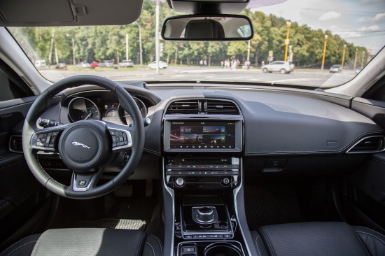 Тест-драйв JAGUAR XE с Викторией Черенцовой и Андреем Цветковым
