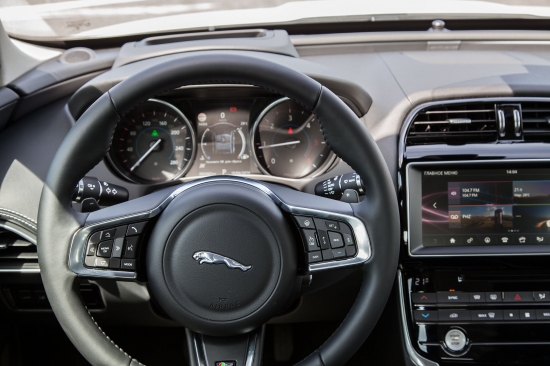 Тест-драйв JAGUAR XE с Викторией Черенцовой и Андреем Цветковым