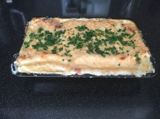 Каннеллони фаршированные, запеченные с соусом