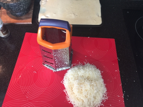 Каннеллони фаршированные, запеченные с соусом