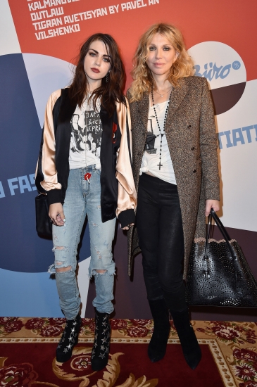 Кортни Лав с дочерью Фрэнсис Бин Кобейн. Проект Buro Fashion Forward Initiative в рамках недели моды в Париже 