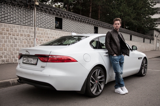 Александр Соколовский тестирует Jaguar XF