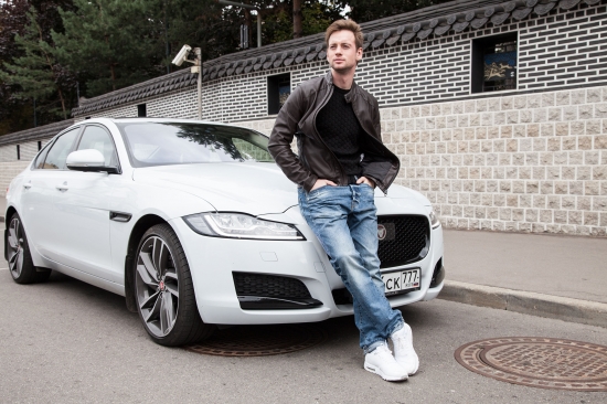 Александр Соколовский тестирует Jaguar XF