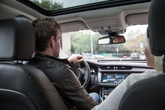 Александр Соколовский тестирует Jaguar XF