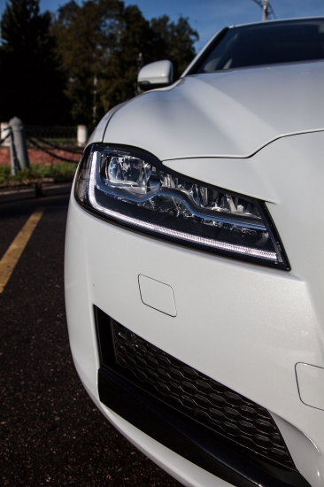 Александр Соколовский тестирует Jaguar XF