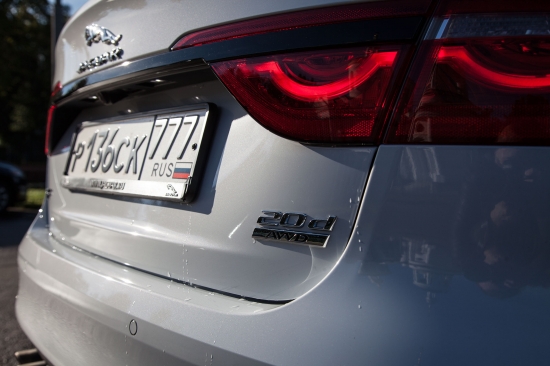 Александр Соколовский тестирует Jaguar XF