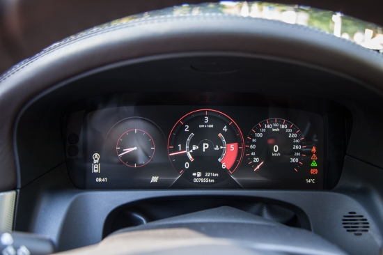 Александр Соколовский тестирует Jaguar XF