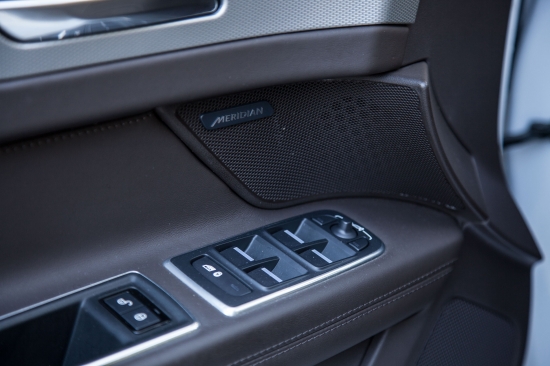 Александр Соколовский тестирует Jaguar XF
