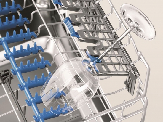 Первая в мире посудомоечная машина с подъемным механизмом Electrolux ComfortLift