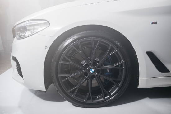 BMW Адванс-Авто презентовал обновленный BMW 5 серии в TheDomeLoft