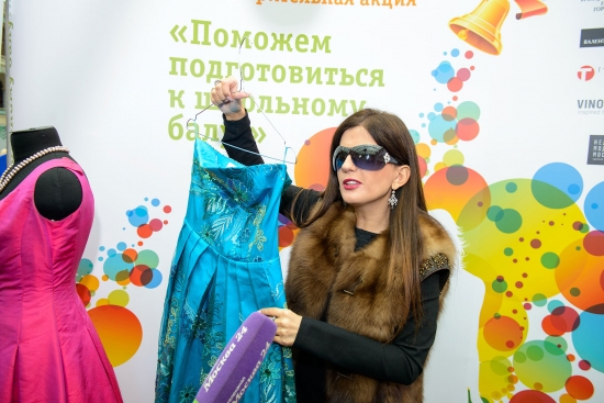 В Гостином Дворе Москвы прошла благотворительная акция «Поможем подготовиться к выпускному балу»