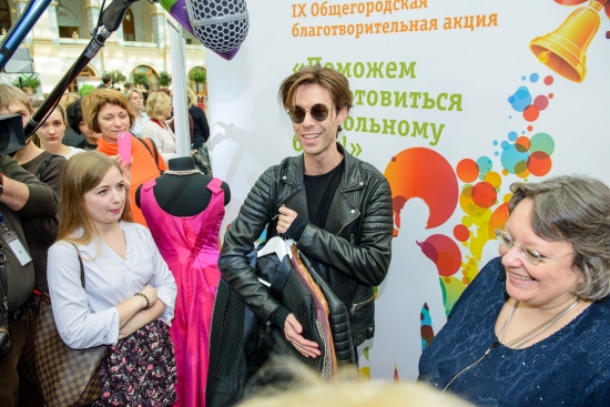 В Гостином Дворе Москвы прошла благотворительная акция «Поможем подготовиться к выпускному балу»