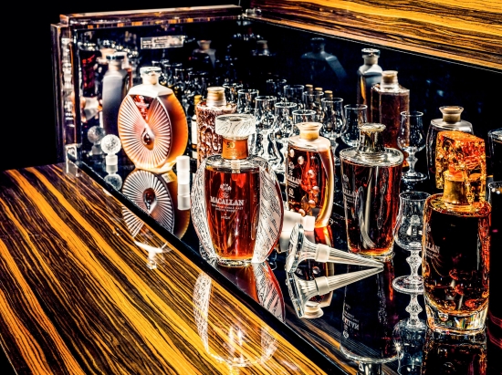 Почти миллион долларов за коллекцию из шести декантеров из коллекции The Macallan in Lalique Legacy Collection 