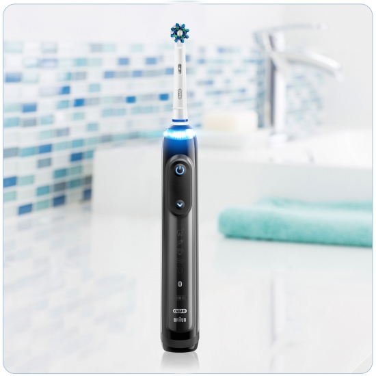 Новая электрическая зубная щетка Oral-B GENIUS: борется с кариесом и мифами