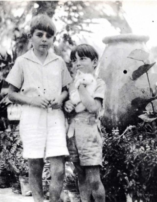 Сыновья — Патрик (1928) и Грегори (1931—2001)