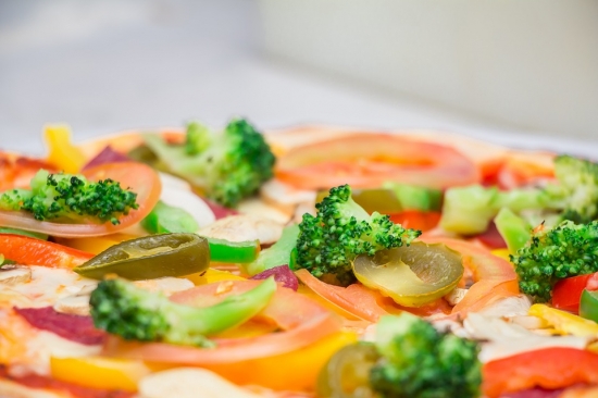 Мусс из авокадо, пицца с цветной капустой и другие самые полезные и вкусные угощения для детской вечеринки
