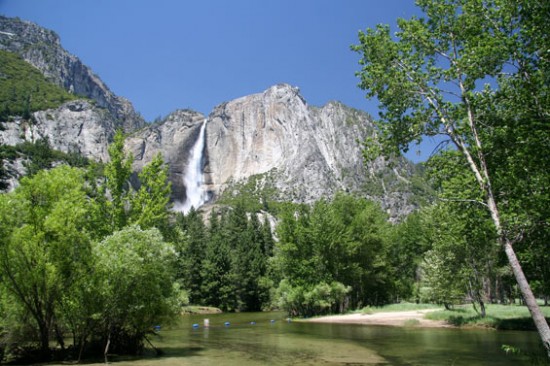 Водопад. Национальный парк Йосемити (Yosemite National Park)