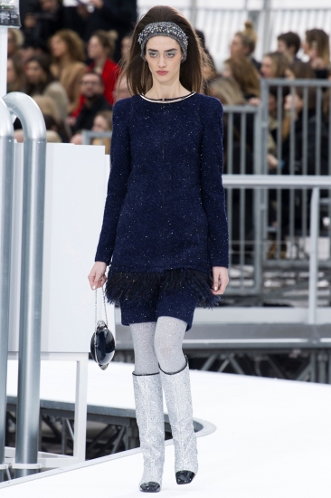 Chanel. Тренды: осень – зима/2017-2018. Вестерн или куртки «му», блестки и люрекс, викторианская эпоха