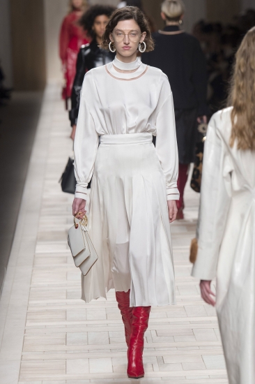 Fendi. Тренды: осень – зима/2017-2018. Вестерн или куртки «му», блестки и люрекс, викторианская эпоха