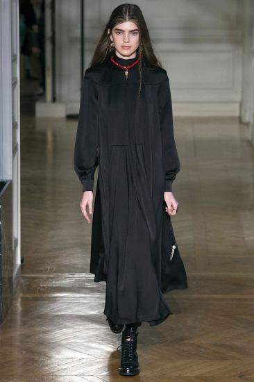 Valentino. Тренды: осень – зима/2017-2018. Вестерн или куртки «му», блестки и люрекс, викторианская эпоха