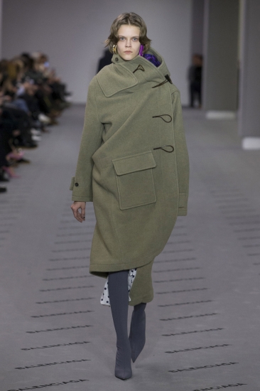 Balenciaga. Тренды: осень – зима/2017-2018: от 80-х до межгалактических приключений