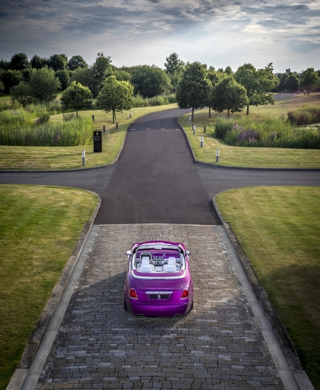 ROLLS-ROYCE «Dawn in fuxia»: вдохновленный цветком