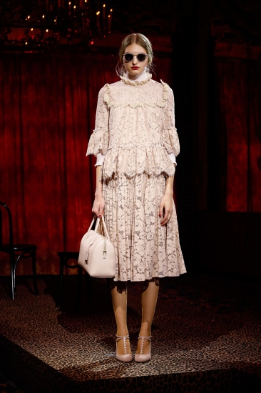 Kate Spade. Тренды: осень – зима/2017-2018: овчина, кружева и цветочный принт