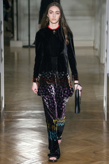 Valentino. Тренды: осень – зима/2017-2018: овчина, кружева и цветочный принт
