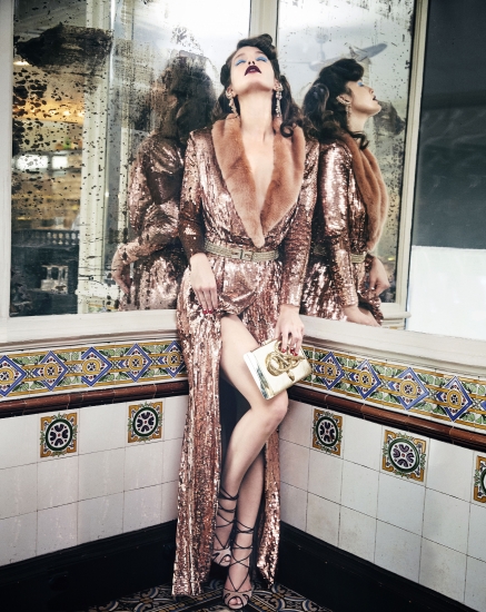 Эмили Ди Донато для Elisabetta Franchi. Тренды: осень – зима/2017-2018: овчина, кружева и цветочный принт