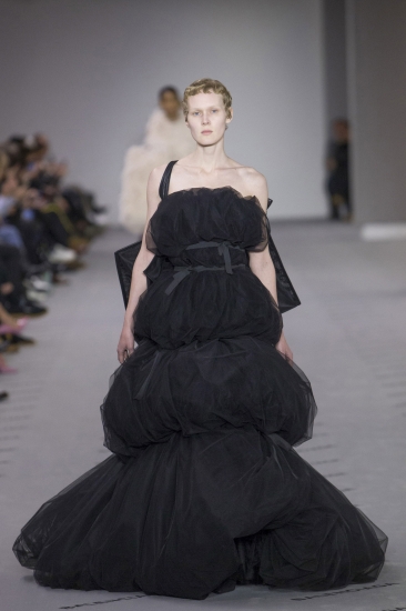 Balenciaga. Тренды: осень – зима/2017-2018: овчина, кружева и цветочный принт