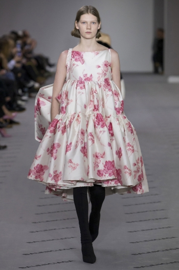 Balenciaga. Тренды: осень – зима/2017-2018: овчина, кружева и цветочный принт