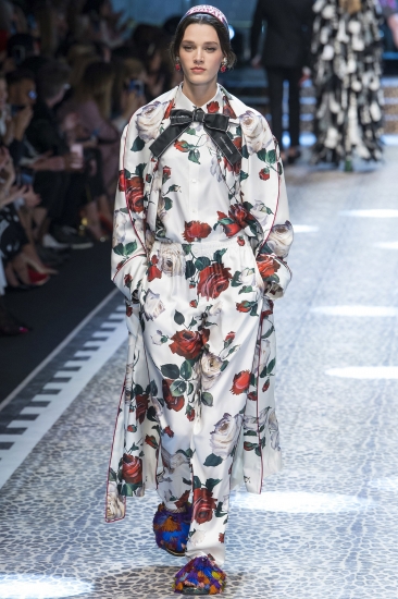 Dolce & Gabbana. Тренды: осень – зима/2017-2018: овчина, кружева и цветочный принт