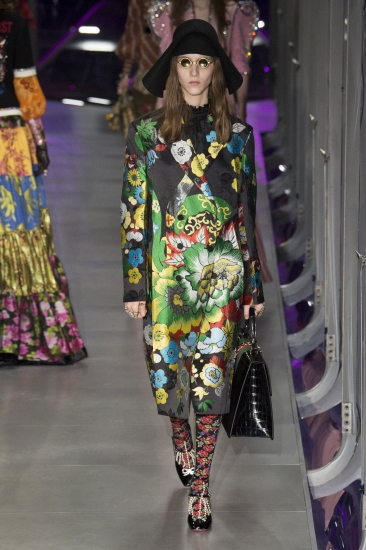 Gucci. Тренды: осень – зима/2017-2018: овчина, кружева и цветочный принт