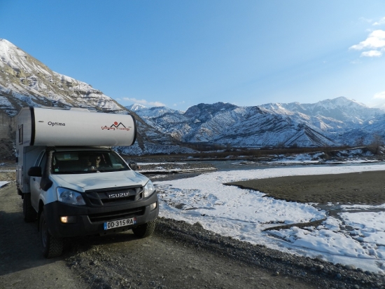 Семья из Франции в ходе кругосветного путешествия в автодоме Isuzu уже преодолела более 40 тыс. км и скоро проедет через Россию