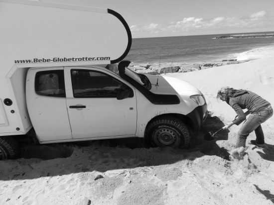Семья из Франции в ходе кругосветного путешествия в автодоме Isuzu уже преодолела более 40 тыс. км и скоро проедет через Россию