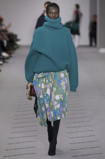 Balenciaga. Тепло и уютно: вязаный тренд осень-зима 2017/2018