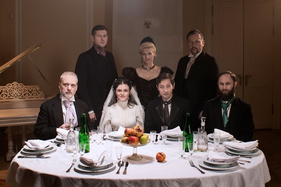 Премьера первого в России театрального сериала в иммерсивном формате «Дом 19|07» состоится 16 декабря 2017 года в усадьбе А.К.Поливанова, расположенной в Денежном переулке.