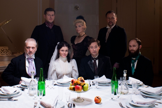 Премьера первого в России театрального сериала в иммерсивном формате «Дом 19|07» состоится 16 декабря 2017 года в усадьбе А.К.Поливанова, расположенной в Денежном переулке.