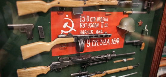 47-й Художественный проект «Блошиный рынок» на Тишинке и спецпроект «Старинный декор новогоднего стола»