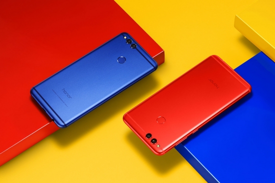 Honor объявляет о начале продаж смартфона View 10 с технологиями искусственного интеллекта и представляет Honor 7X в новом красном цвете корпуса