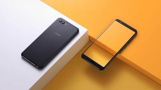 Honor объявляет о начале продаж смартфона View 10 с технологиями искусственного интеллекта и представляет Honor 7X в новом красном цвете корпуса